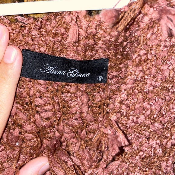 Red/Rust LS Sweater with Frayed Hems - Picture 4 of 6